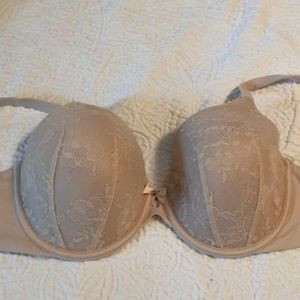 Ivory lace Victoria Secret bra. 38D